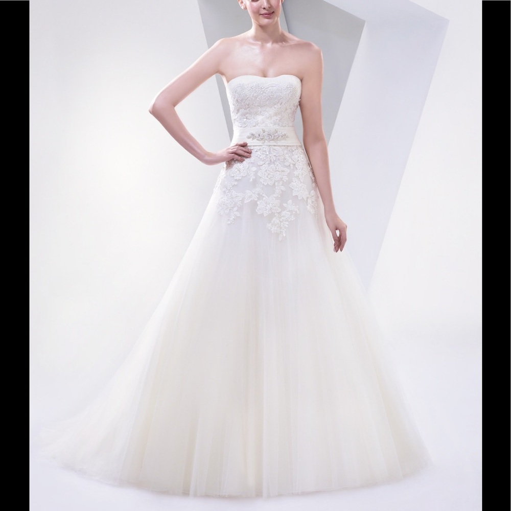 White Wedding Gown - Picture 5 of 10